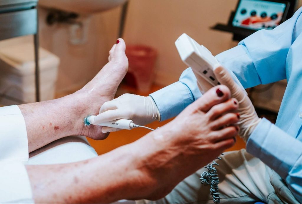 Podiatry Illawarra scanning foot with ultrasound